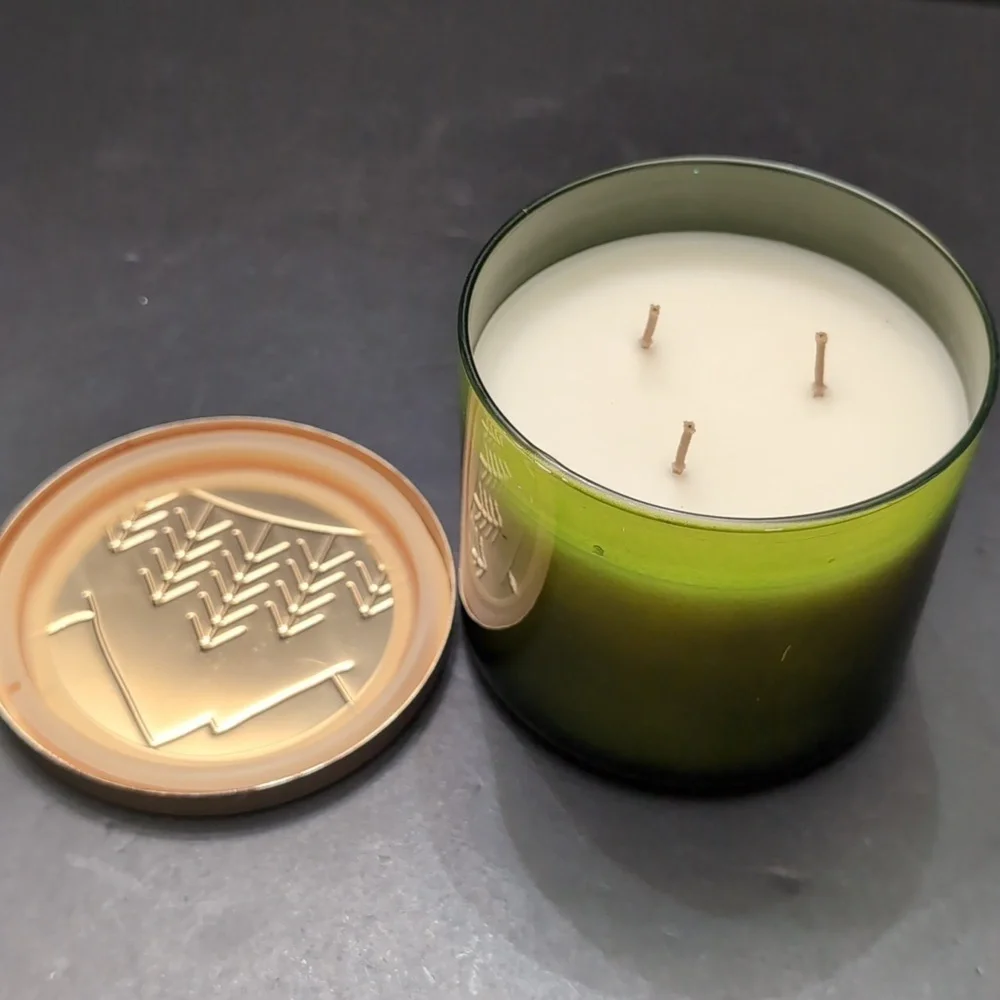 Bath & Body Works,White Barn Vanilla Balsam 3 Wick Candle. - Picture 4 of 7